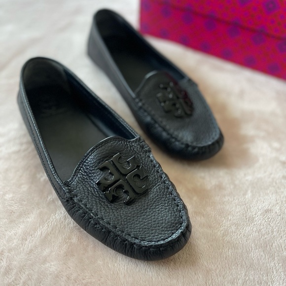 Tory Burch Black Lowell 2 Driver Tumbled Loafer - Picture 2 of 12